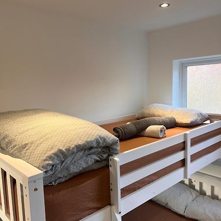1 Bedroom & Bathroom Dorney Eksteriør bilde