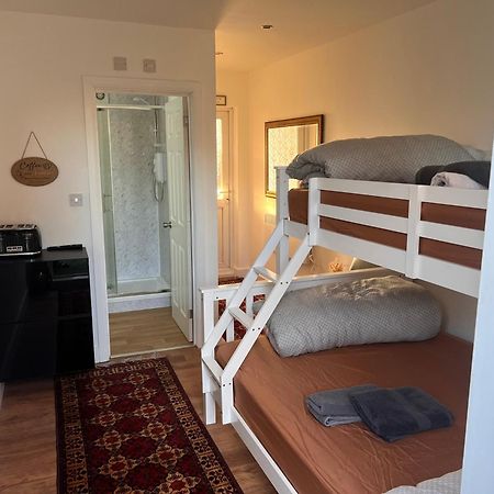 1 Bedroom & Bathroom Dorney Eksteriør bilde