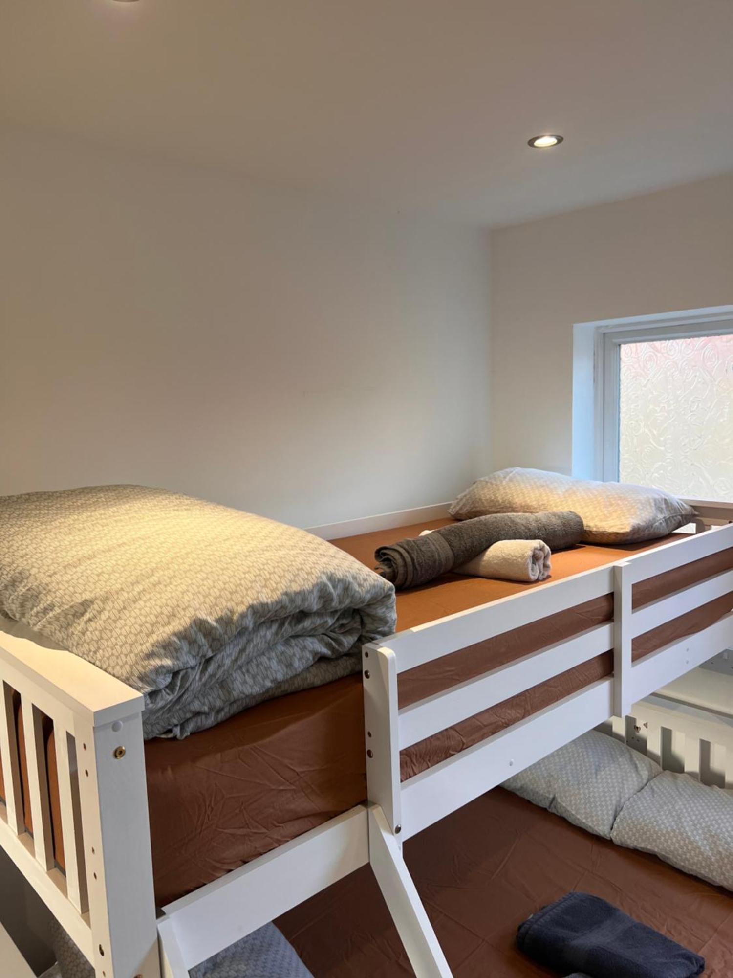 1 Bedroom & Bathroom Dorney Eksteriør bilde
