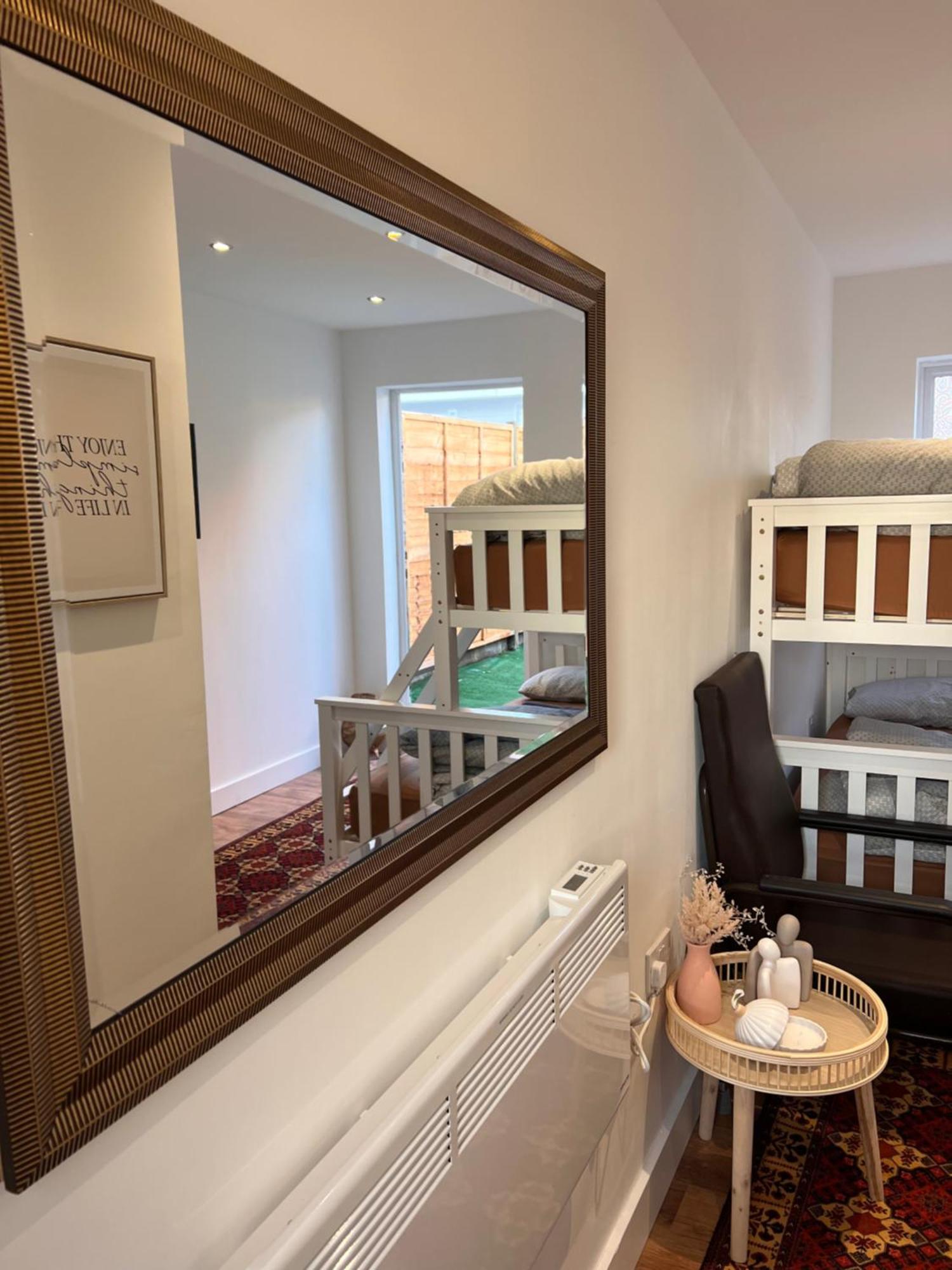 1 Bedroom & Bathroom Dorney Eksteriør bilde