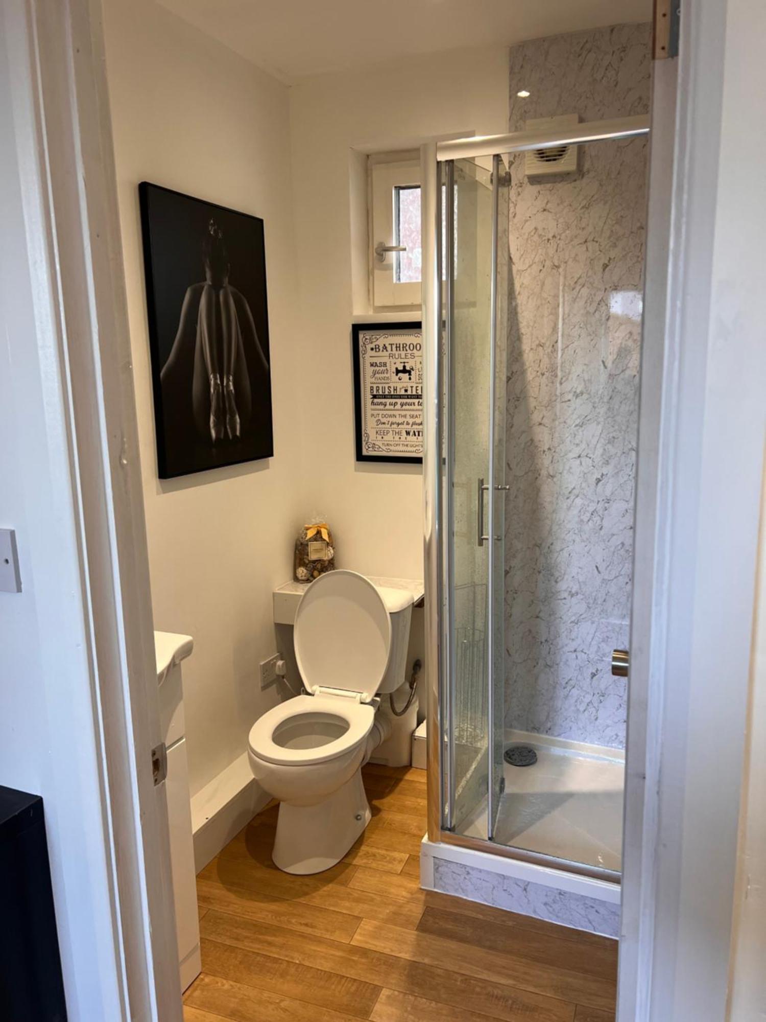 1 Bedroom & Bathroom Dorney Eksteriør bilde