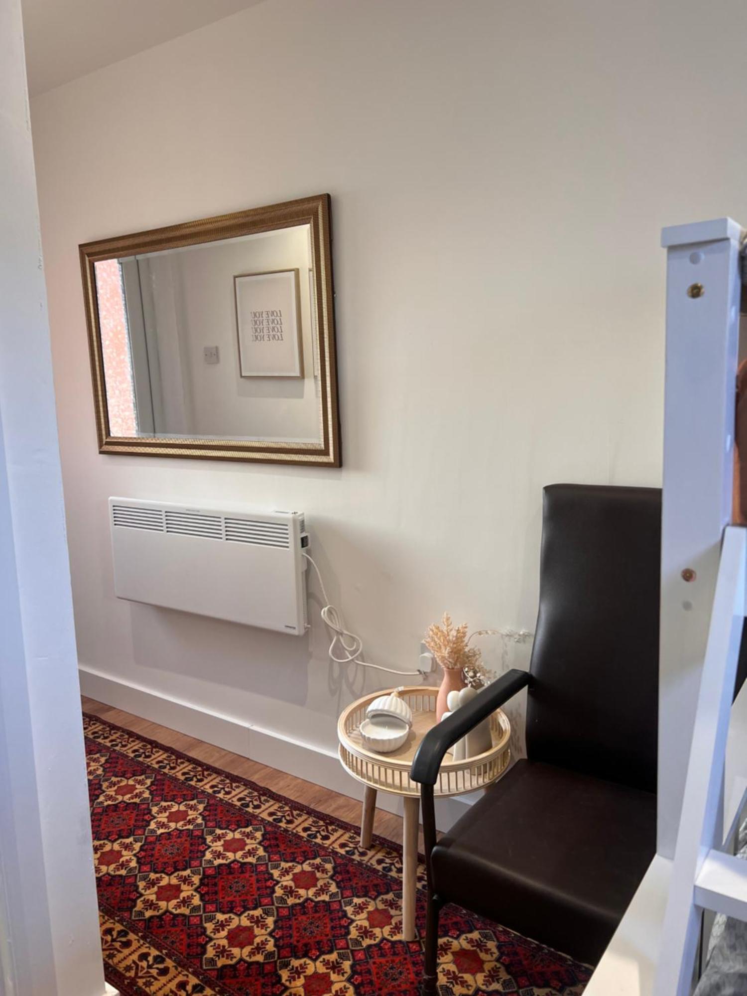 1 Bedroom & Bathroom Dorney Eksteriør bilde