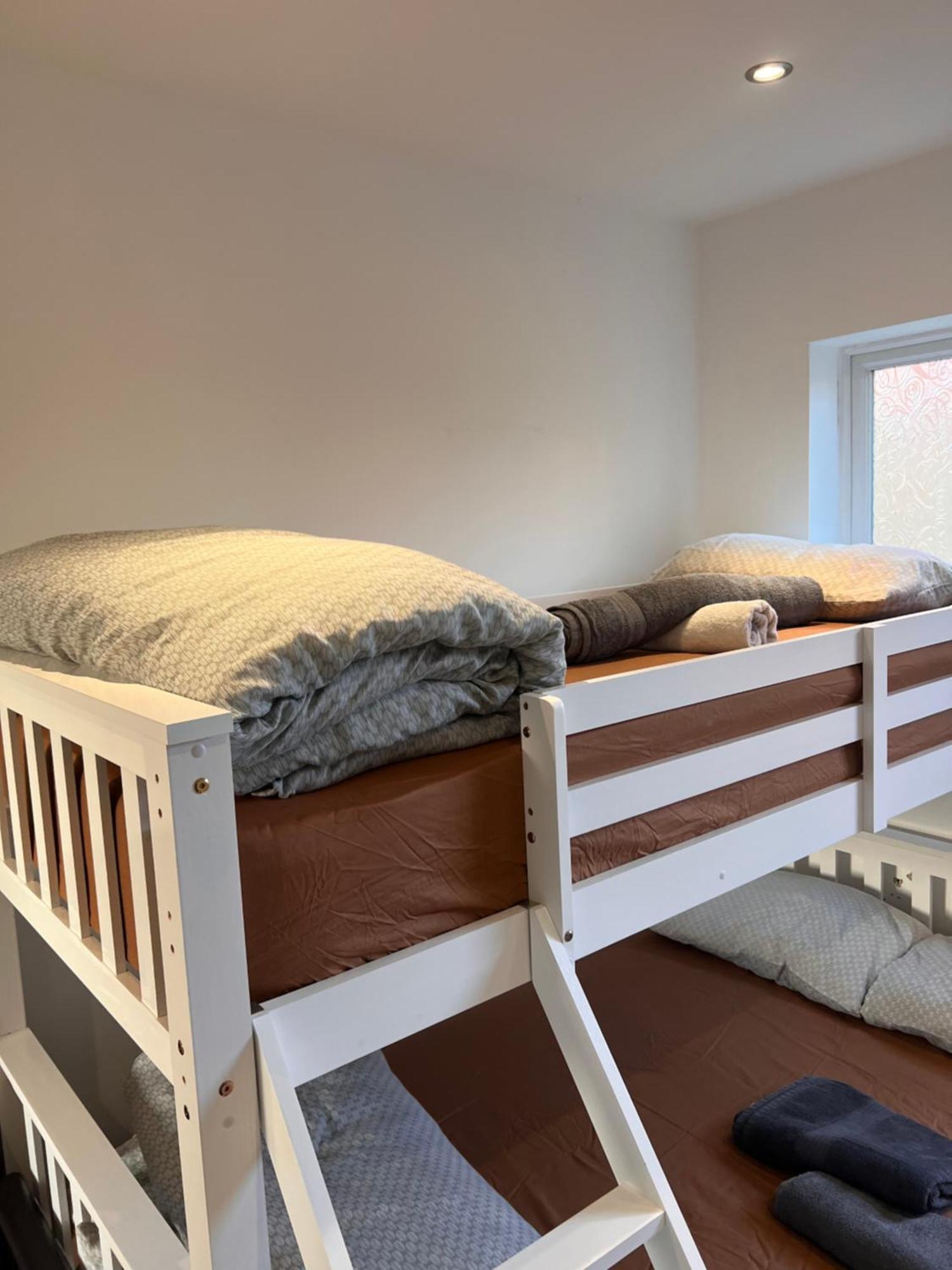 1 Bedroom & Bathroom Dorney Eksteriør bilde