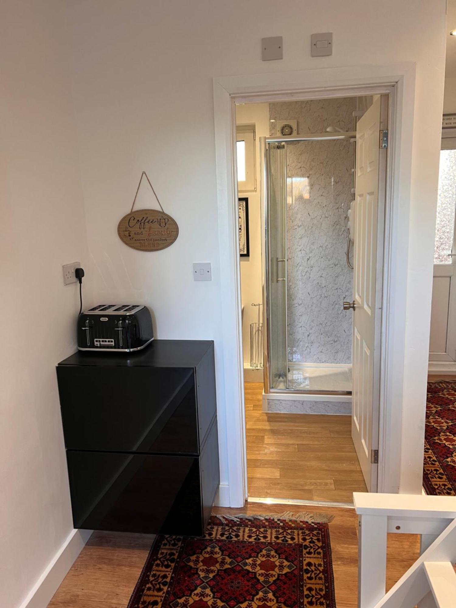 1 Bedroom & Bathroom Dorney Eksteriør bilde